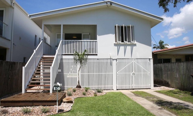 Moffat Beach House | The Break@Moffat