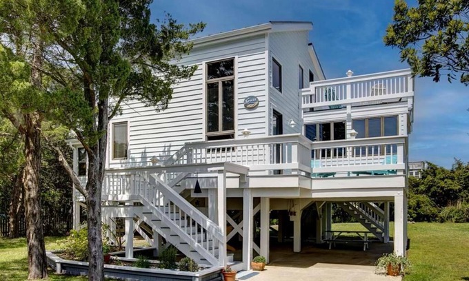 Ocracoke House | The Breeze - Beautiful home tucked away on a quiet street in Wehab Village