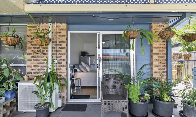 Bellara Apartment | THE BRICK BATCH - Holiday Unit