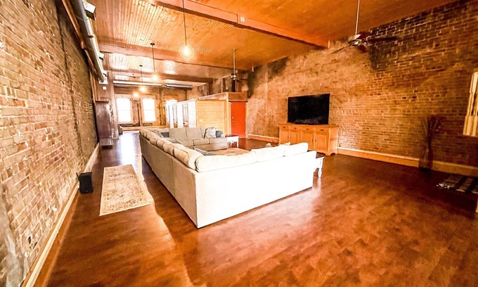 Nacogdoches Condo | The Brick Street Suite, high ceilings, historic brick street location