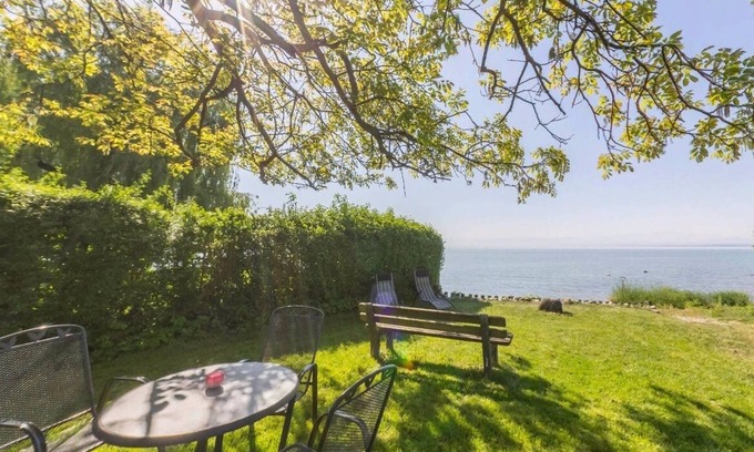 Immenstaad am Bodensee House | The bright, cozy vacation home with spacious garden and private natural beach