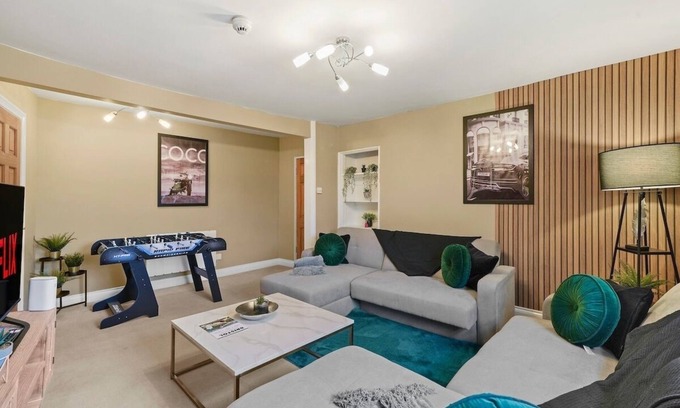 Bristol Floating Harbour Apartment | The Bristol Harbourside Apartments - Sleeps 16