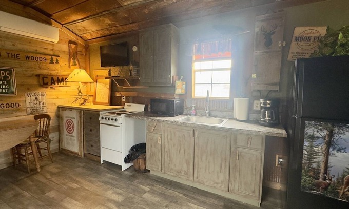 Voca Cabin | The Buck Stops Here | Fun & Unique Cabin Close to Castell