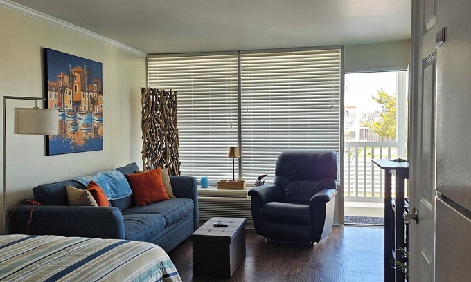Atlantic Beach Condo | The "Bulldog Retreat" is a cozy condo just steps from the beach and large pool.