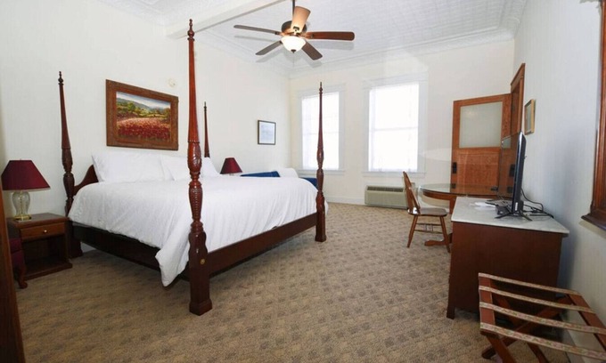 Eastland Hotel | The Burnet Room at The Eastland Historic Hotel