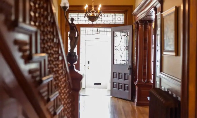 Owen Sound House | The Butchart Estate: heritage mansion by Georgian Bay