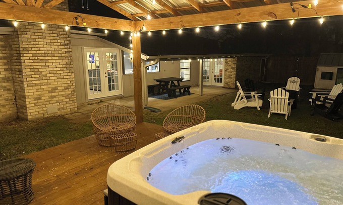 Grand Prairie House | The Butterfly Haven Retreat with Hot Tub, & minutes away from major attractions