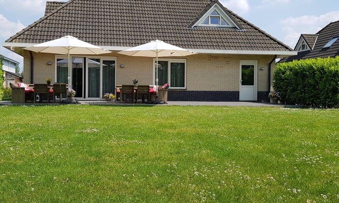 Zeewolde House | "The Buytenplaets" Ideal for families! Large garden, centrally located in the Netherlands