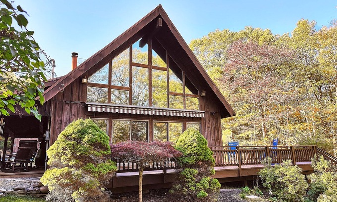 Rowland Cabin | The Cabin at Deep Hollow