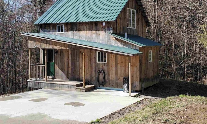 Sullivan Cabin | The Cabin at Woodside Homestead - Two Bedroom Getaway in Sullivan Close to Keene