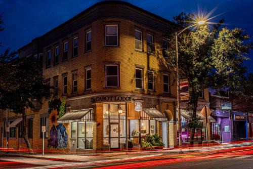 Beverly Hotel | The Cabot Lodge