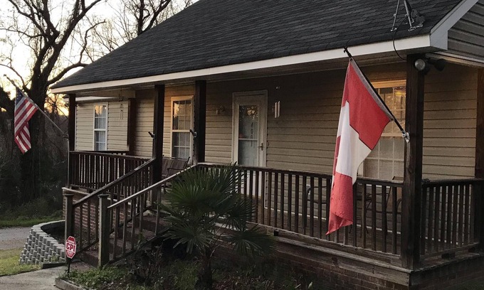 Eau Claire House | The Canal Riverfront Getaway