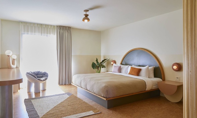 Ojai Hotel | The Capri Hotel