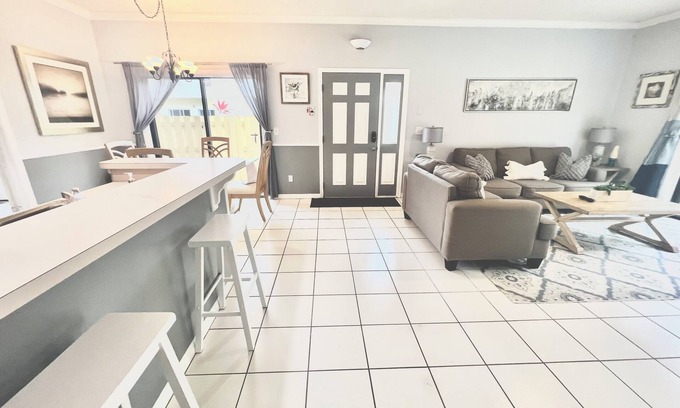 Bella Vista Condo | The Captain’s Quarters - WALK TO BEACH!