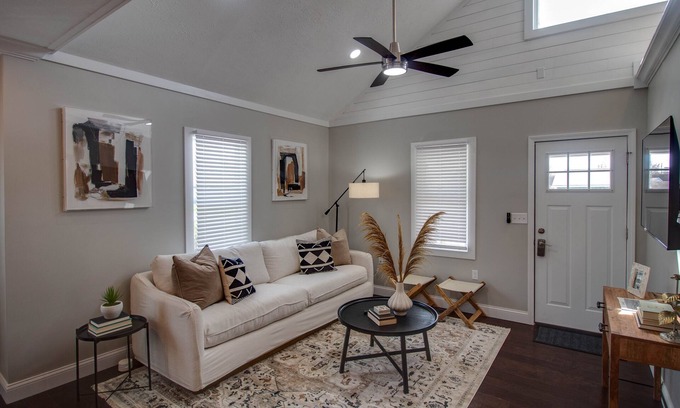 Carlinville House | The Carlinville Cottage