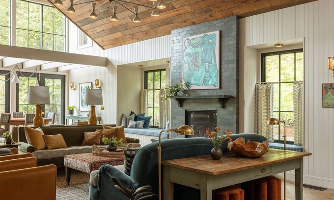 Carlton House | The Carly Fern Lodge | Luxe Wine Country Experience, Entire Lake, Trails & 21 Gorgeous Acres