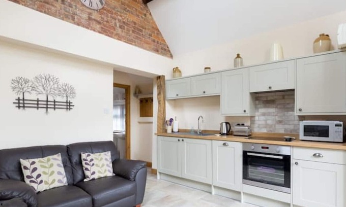 Priors Marston Cottage | The Cart Barn ground level barn conversion cottage in Warwickshire