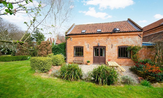 Aldborough House | The Cart Lodge - Two Bedroom House, Sleeps 4
