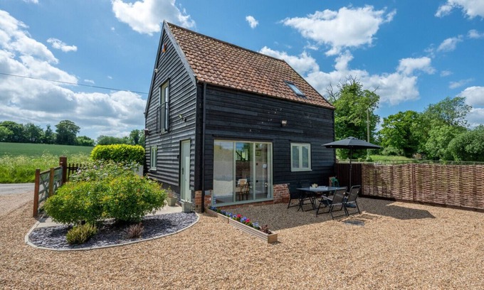 Thurton House | The Cart Shed - One Bedroom House, Sleeps 3