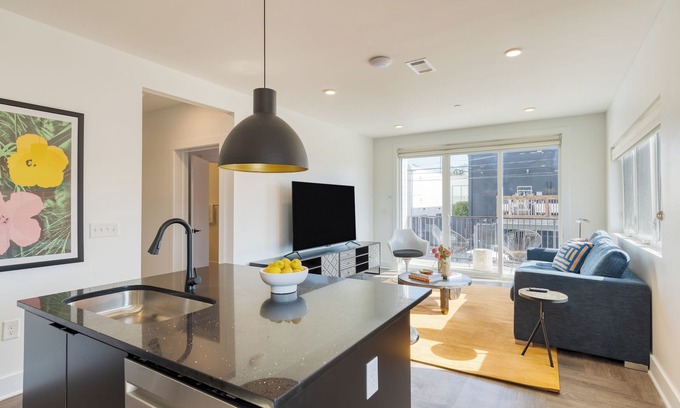 Historic Edgefield House | The Carter Buyout - 2 Units by AvantStay | 2 Prvt Units, Sleeps 24