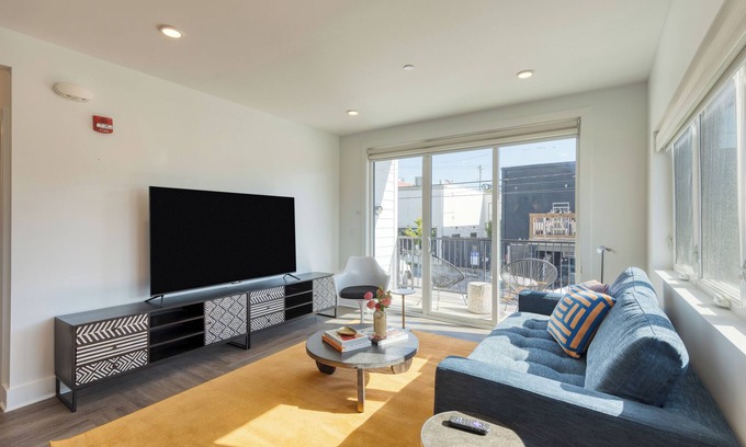 Historic Edgefield Apartment | The Carter by AvantStay | 2nd Floor, Sleeps 48