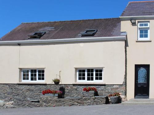 Newcastle Emlyn House | The Carthouse - Uk13184