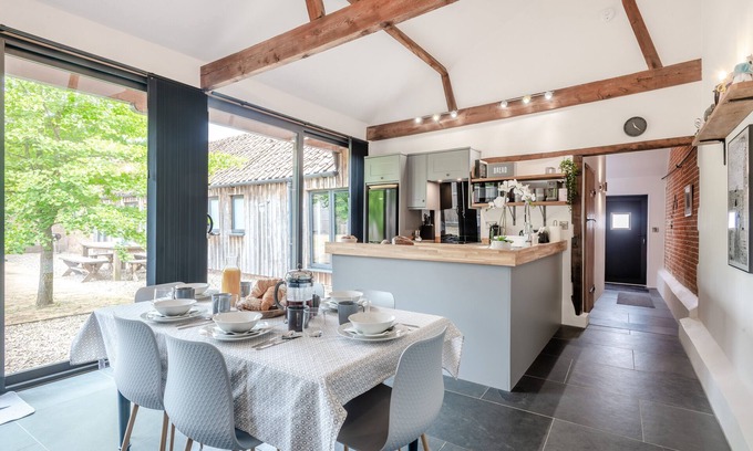 Wood Dalling House | The Cattle Barn - Three Bedroom House, Sleeps 6