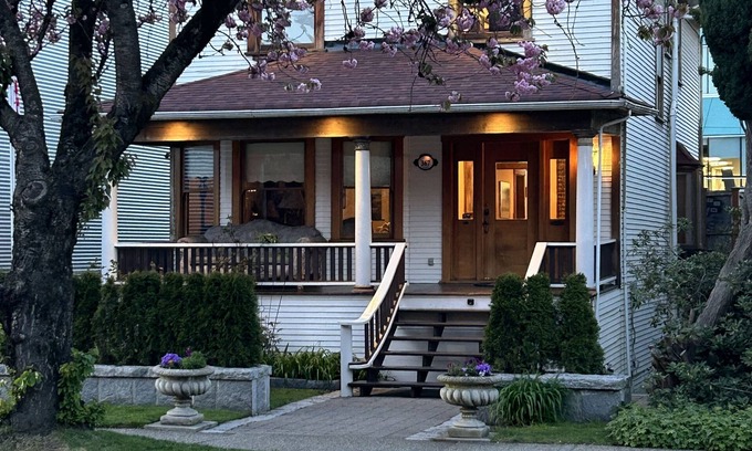 Mount Pleasant House | The Center of Vancouver, Spacious Elegant Interior, Spectacular Outdoor Living