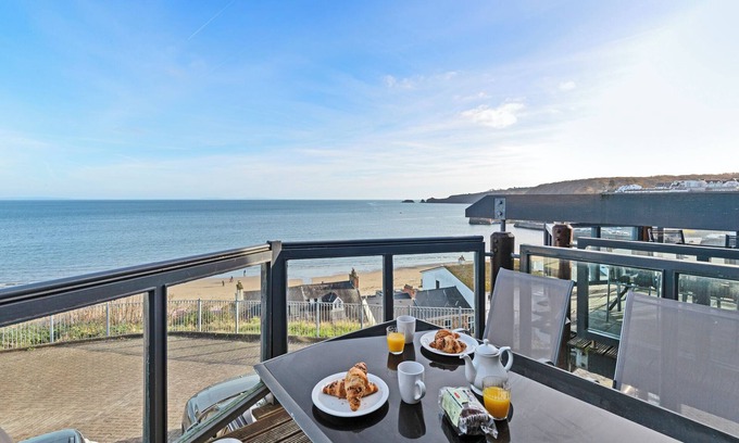 Saundersfoot Cottage | The Chandlery - Spectacular Sea Views, Parking