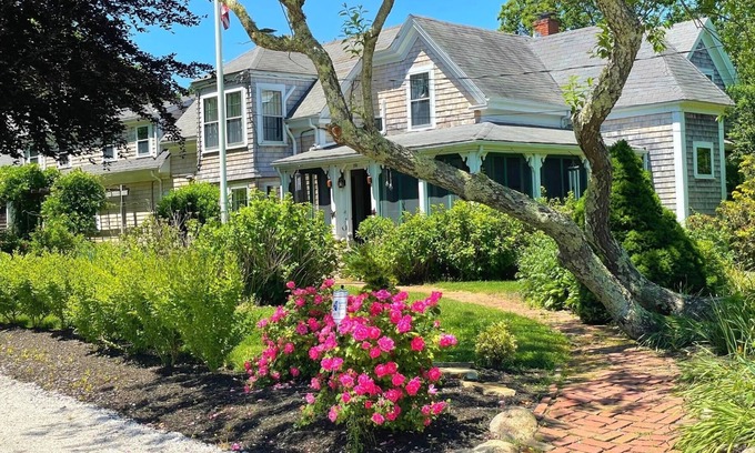 West Barnstable House | The Charm of Old Cape Cod * Beach Pass *Jacuzzi