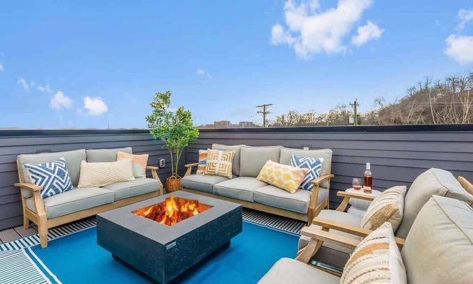 Eighth Avenue House | The Chorus & The Duet - Mins from Downtown!