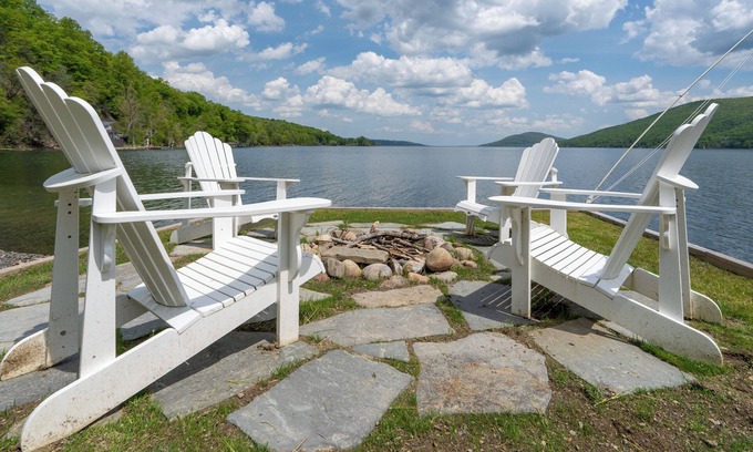 Naples House | The Chosen Spot: Secluded, Views, Wineries, Hot tub, Skiing, Pet friendly!