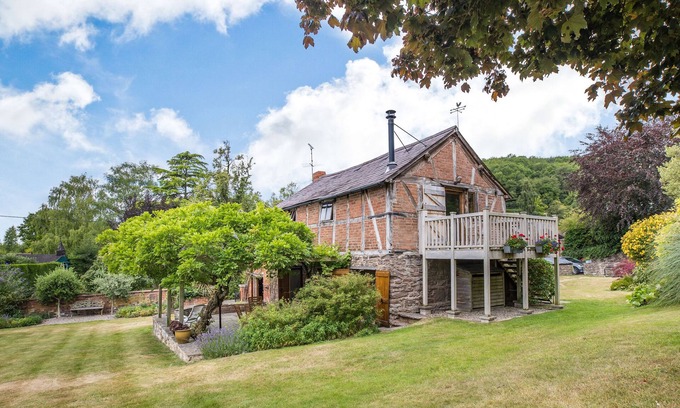 Hereford Cottage | THE CIDER MILL, romantic, with open fire in Westhope, Herefordshire
