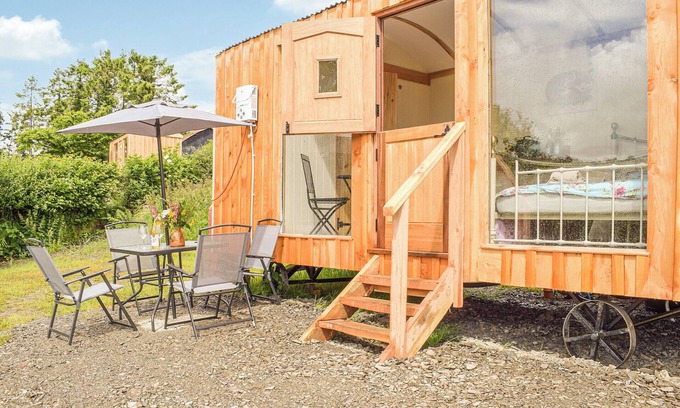 Caersws Cottage | The Cider Pressers Hut-UK39773