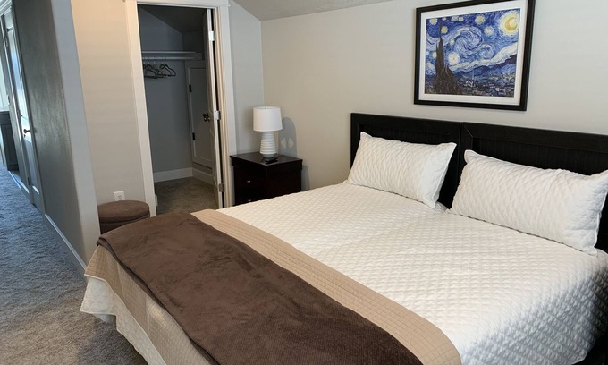 McMinnville Apartment | The Cliff House B in McMinnville, Oregon's Wine Country