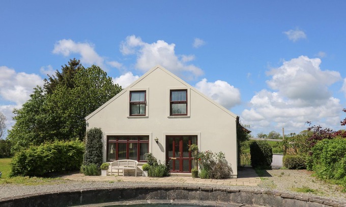 Haverfordwest Cottage | THE CLOVE, family friendly, with hot tub in Haverfordwest