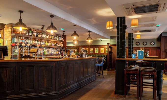 Kew Hotel | The Coach & Horses