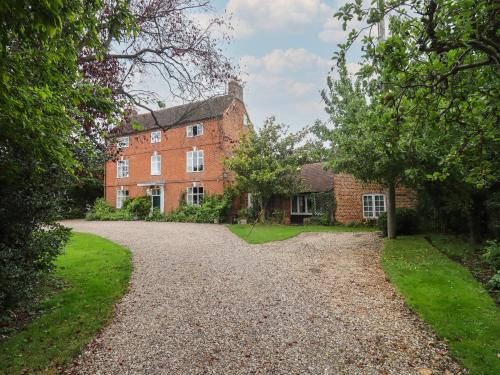 Northway Apartment | The Coach House Apartment