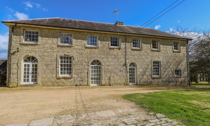 Godshill Cottage | THE COACH HOUSE, pet friendly in Wroxall