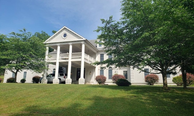 Halltown House | The Colonial Estate at Harpers Ferry. Indoor Pool
