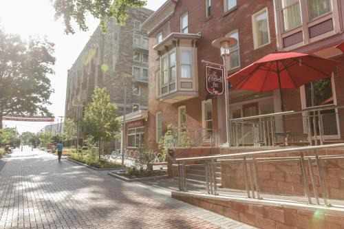 North Philadelphia East Hotel | The Conwell Inn