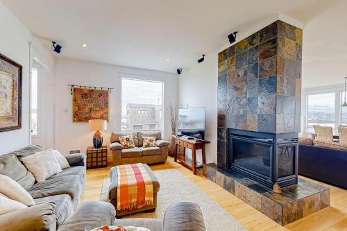 Bandon House | The Coquille River Retreat