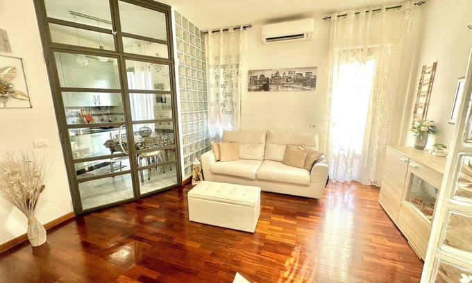 Livorno Apartment | The Coral
