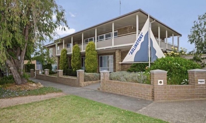 Portarlington House | The Cosy Room. A short stroll to the water.
