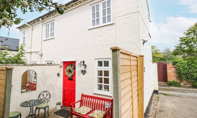 Stratford-upon-Avon Cottage | THE COTTAGE, character holiday cottage in Stratford-Upon-Avon