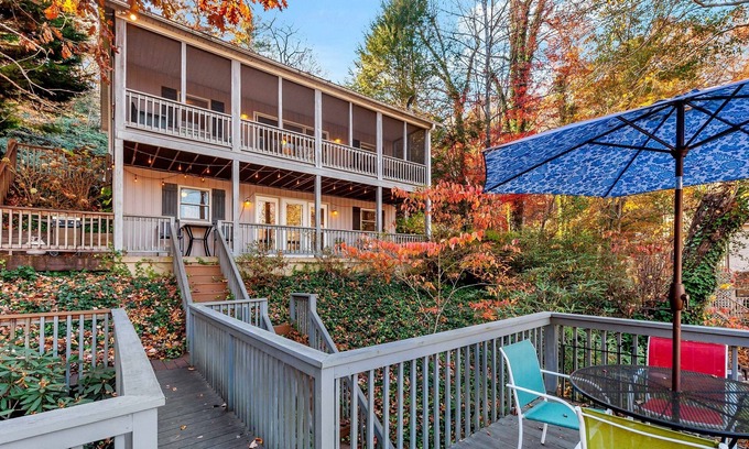 Lake Lure House | The Cottage at Grey Logs Cove - Lake Lure, Kayaks!