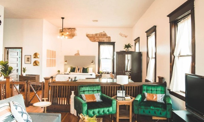 El Paso Apartment | The Courthouse Loft - History with a hot tub!