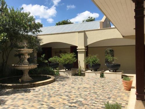 Nottingham Road House | The Courtyard at La Loggia