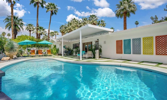 Historic Tennis Club House | The Cove: Heated Pool, BBQ, Walk To Downtown PS