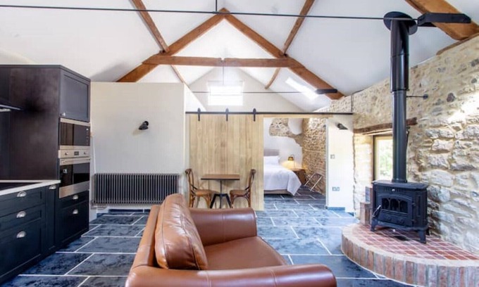 Littlebredy Apartment | The Cowshed, Washing Pool Barns - suite for two